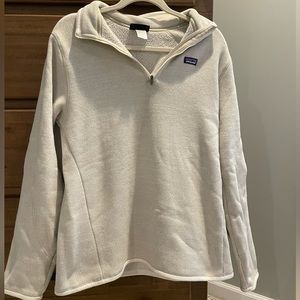 Patagonia pull over.